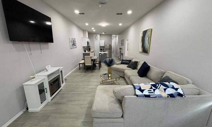 Mission House | Charming 3-bedroom house in delightful Mission