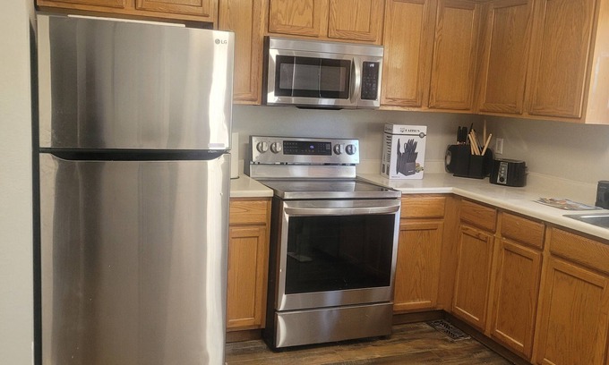 Aurora House | Charming 3-bedroom house with AC, WiFi in fantastic Aurora