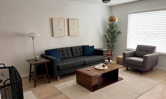 Riverside House | Charming 3-bedroom house in Austin with AC for mid-term rental