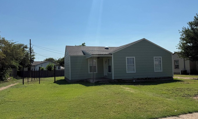 Borger House | Charming 3-bedroom house with AC in Borger. Completely remodeled and updated