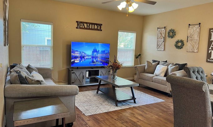 Fallon House | Charming 3-bedroom house with AC and WiFi in superb Fallon