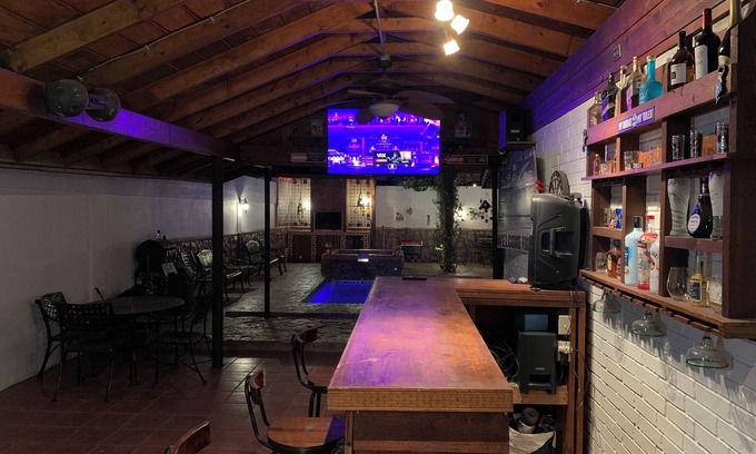 Bonanza House | Charming 3-bedroom house with WiFi and AC in fabulous Laredo,
