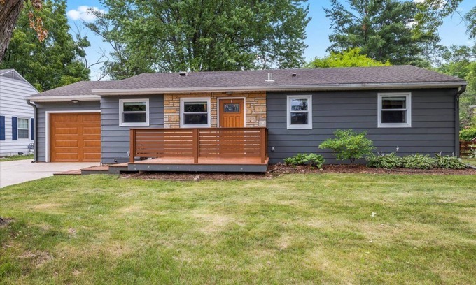 Monona House | Charming 3-bedroom house with AC and WiFi in delightful Monona.