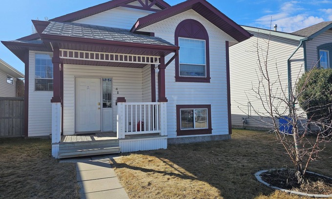 Red Deer House | Charming 3 bedroom in Lancaster