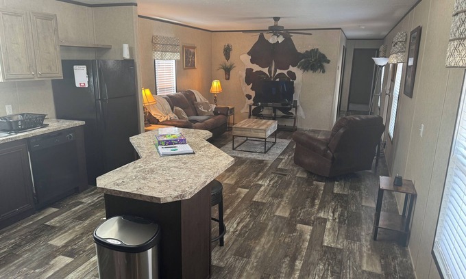 Bastrop House | Charming 3-bedroom mobile home in a peaceful country setting.