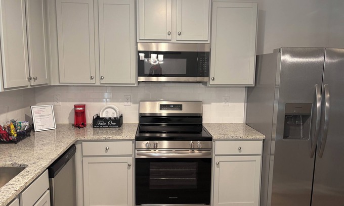 Austell House | Charming 3-bedroom townhome in Austell near Six-Flags and I-20