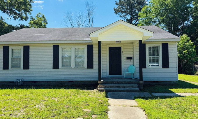 East Camden House | Charming 3-bedroom house w/WiFi, close to Highland Industrial Park- East Camden