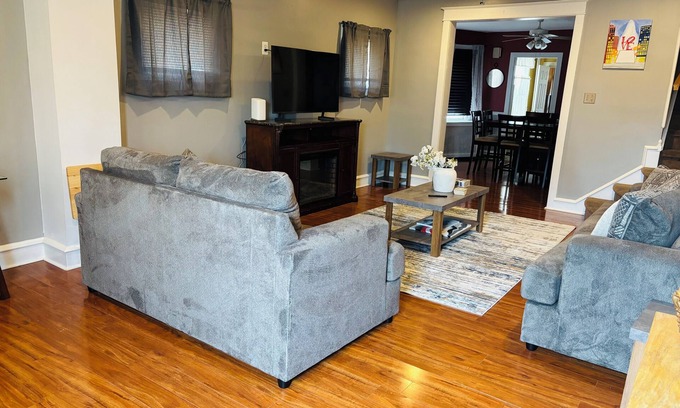 Foxcroft Square House | Charming 3-bedroom house in enjoyable Philadelphia with WiFi