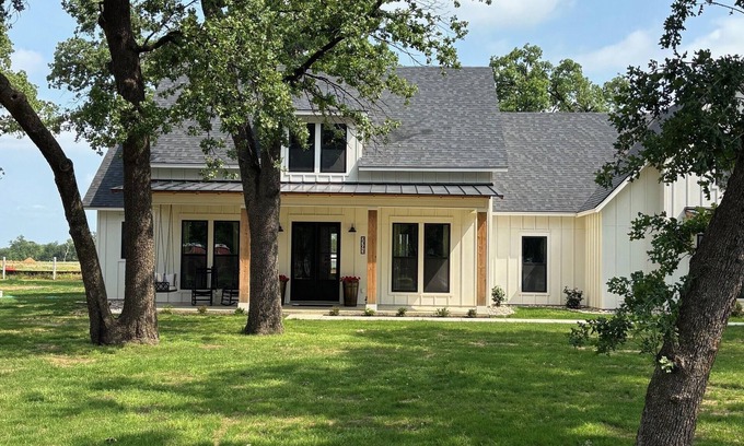 Weston Other | Charming 3-bedroom farmhouse in serene Pilot Point with AC