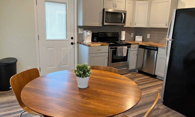 Harlandale House | Charming 3-bedroom house with AC, WiFi near Lackland or downtown San Antonio