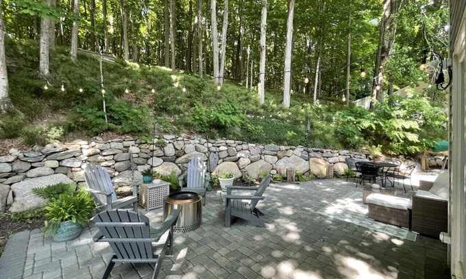 Amesbury House | Charming 3 bedroom with magical patio