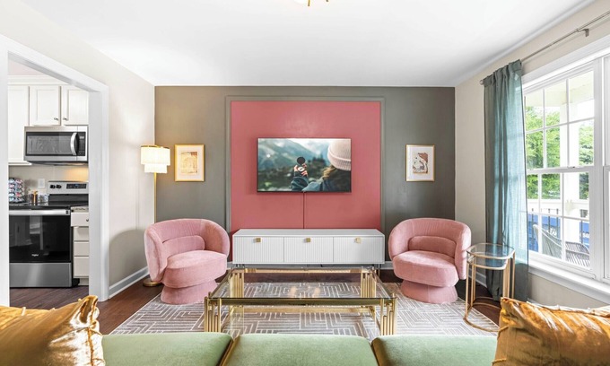 Northwest Raleigh House | Charming 3BD - Backyard - Near Downtown & NCSU