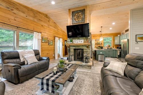 Cullowhee House | Charming 3BR Cabin with Hot Tub and Fire Pit Near WCU
