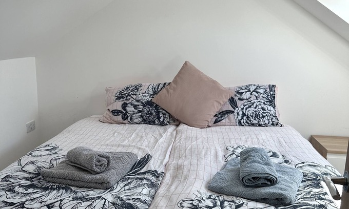 Edgware House | Charming 4 Bed House, 20 Minutes to Central London
