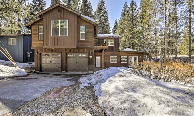 Country Club Estates House | Charming 4-bedroom house in delightful South Lake Tahoe near Tahoe golf course