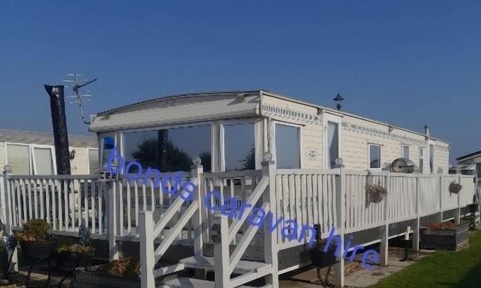 Skegness Cabin | Charming 4-Bedroom 8 berth caravan in Skegness