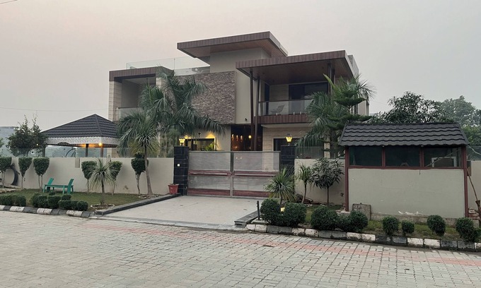 Amritsar House | Charming 4-bedroom bungalow in Amritsar with AC, WiFi.