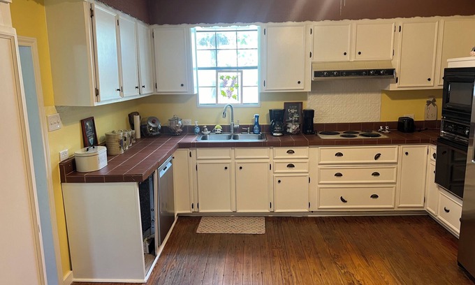 Blanco House | Charming 4-bedroom house in lovely Blanco with stunning outdoor spaces!