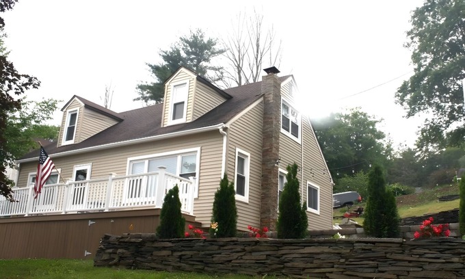 White Mills House | Charming 4-bedroom house with WiFi and AC in fantastic Hawley