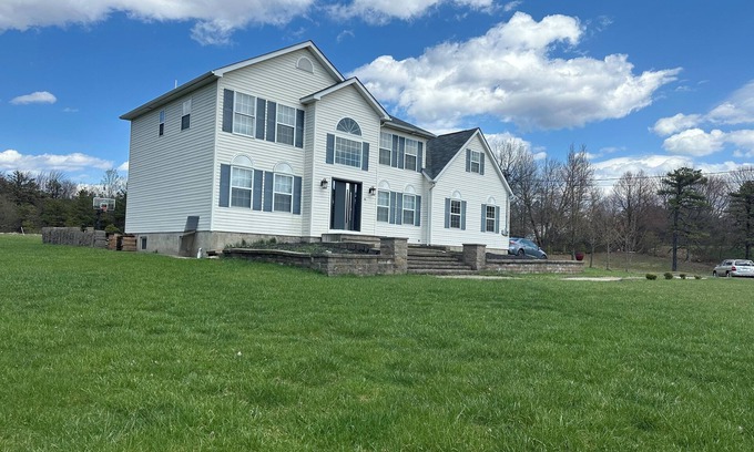 Scotrun House | Charming 4-bedroom house with WiFi, AC in wonderful Scotrun