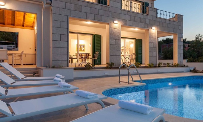 Cove Osibova (Milna) Villa | Charming 4BR Villa Retreat for 8 Guests, with Pool, Close to the Beach