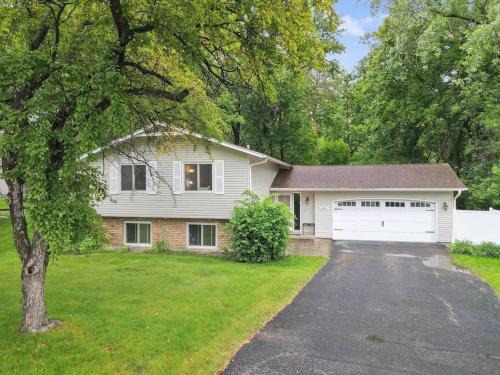 Eden Prairie House | Charming 5 Bd house in cul-de-sac