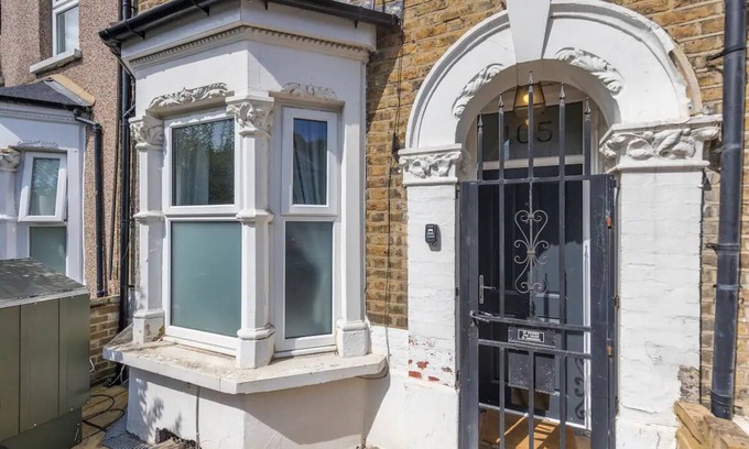 Cathall House | Charming 5 Bed - Leytonstone E11