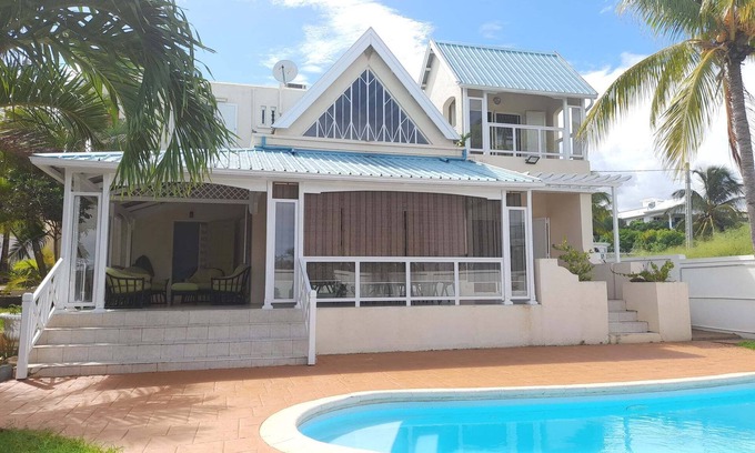 Flic-en-Flac Villa | Charming 5 rooms villa with swimming pool near the beach