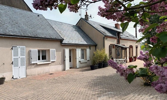 Oison Cottage | Charming 55m² Cottage with Garden, Near Paris & Orleans, Family & Pet Friendly