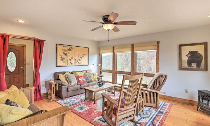 Weaverville Cabin | Charming Alexander Cabin w/ Private Hot Tub!