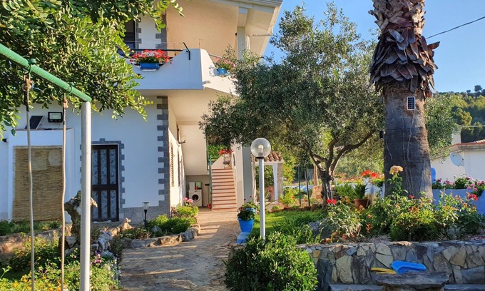Cardedu House | Charming and Cozy Tastefully Decorated Holiday Apartment. WiFi.