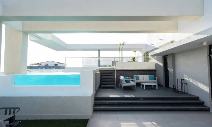 Sarasota Apartment | Charming and Elegant 2BR Apt W/Pool, BBQ, and rooftop