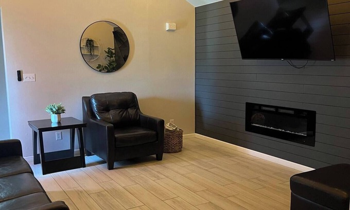 Brownsville House | Charming and Peaceful 2-bedroom house in delightful Brownsville.