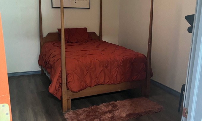 Oakhurst Bed & Breakfast | Charming and Quiet B&B with 2 bedrooms and Wi-Fi, AC in Quaint Coldspring