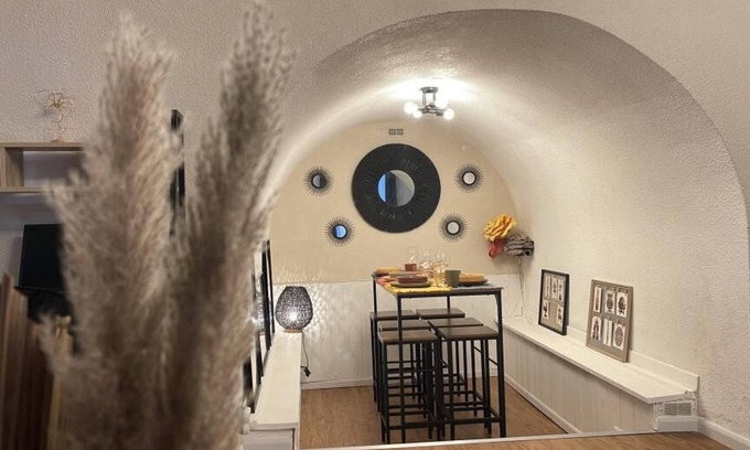 Carcassonne Apartment | Charming apartment at the foot of the town with motorcycle garage