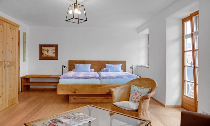 Bad Toelz Apartment | Charming Apartment “Holunder” with Mountain View, Wi-Fi, Balcony & Garden