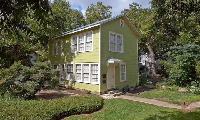 North University House | Charming Apartment In Central Austin