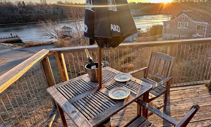 Thomaston Apartment | Charming Apartment in Thomaston with Water Views
