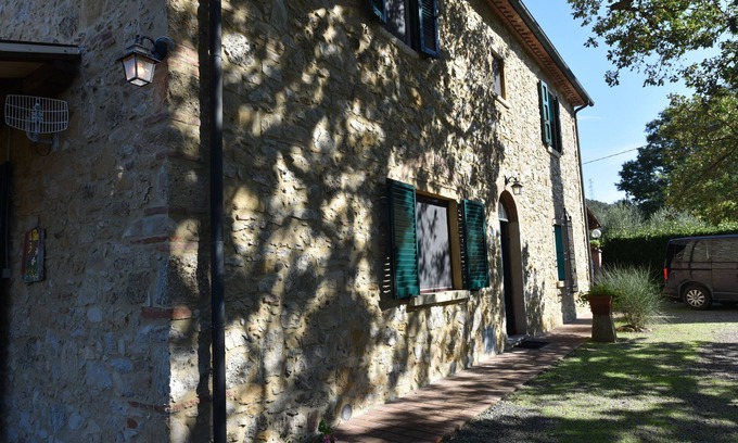 Montescudaio Apartment | Charming apartment for 5 people with garden, BBQ and wifi