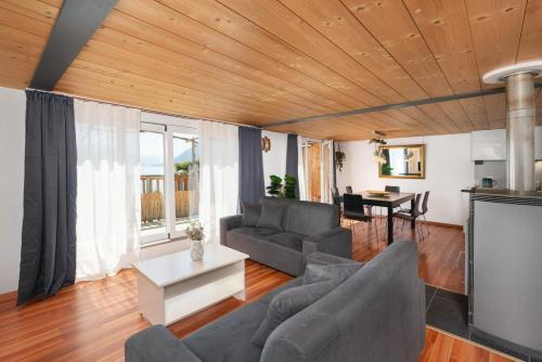 Brienz Apartment | Charming Apartment-Prime Location
