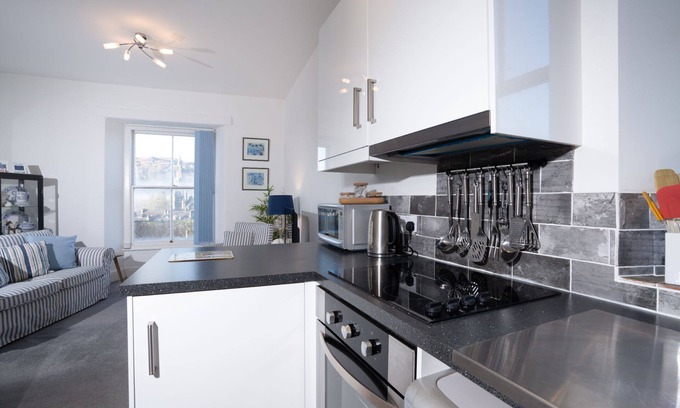 Ambleside Apartment | Charming Apartment with Parking, by LetMeStay