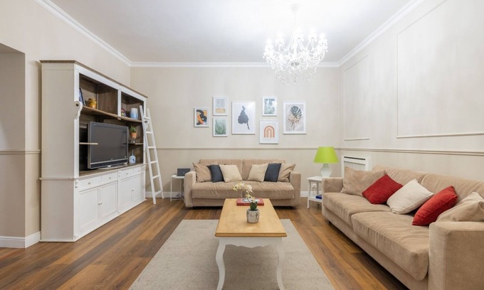 Esquilino Apartment | Charming Apartment With Patio Close to Colosseum