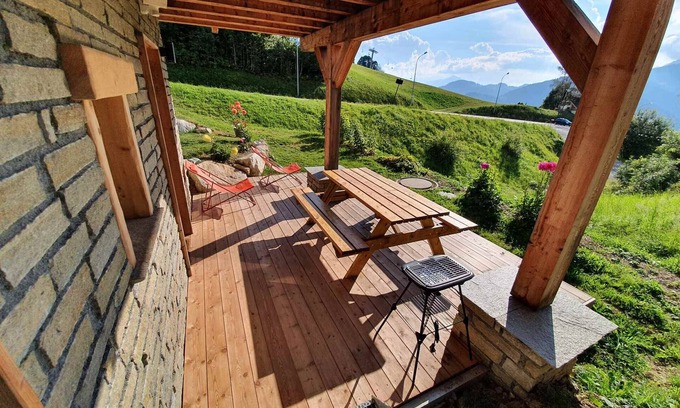 Crest-Voland Apartment | Charming apt. at the foot of the slopes, near center, with terrace, ski locker, and parking