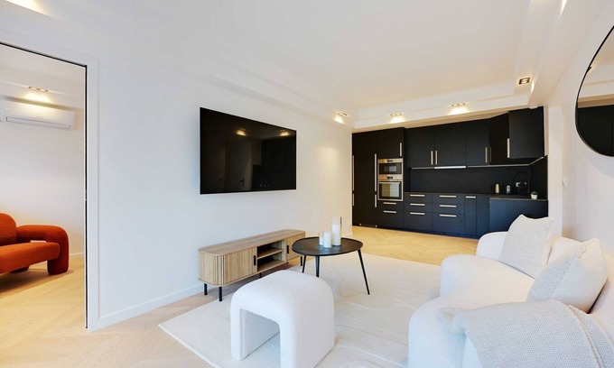 Suresnes Apartment | Charming Apt with AC & balcony