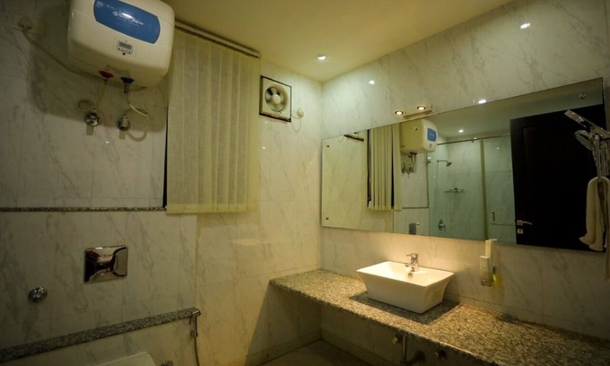 Basai Bed & Breakfast | Charming B&B with WiFi and AC in Wise Villa Agra 7
