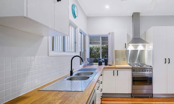 Brighton Cottage | Charming Bayside Brighton Cottage