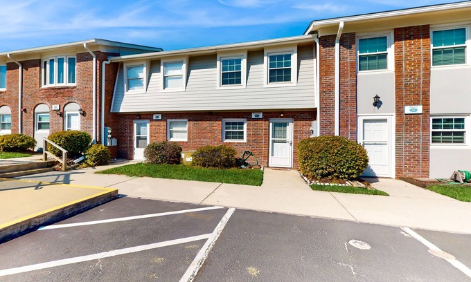 Pine Knoll Shores Condo | Charming beach condo with seasonal pool & washer/dryer - steps from the ocean