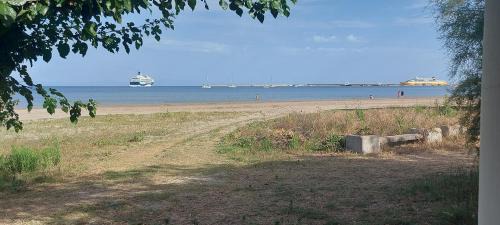 Katakolo House | Charming Beachfront 2-bedroom house with AC