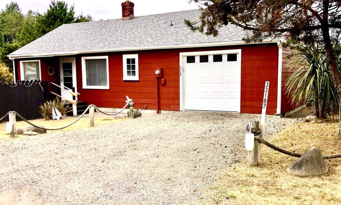 Sunset Beach House | Charming Beachouse Getaway on Historic Sunset Beach