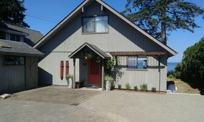 Blaine House | Charming Birch Bay Beach Front House ~ Recently added, a second bathroom!